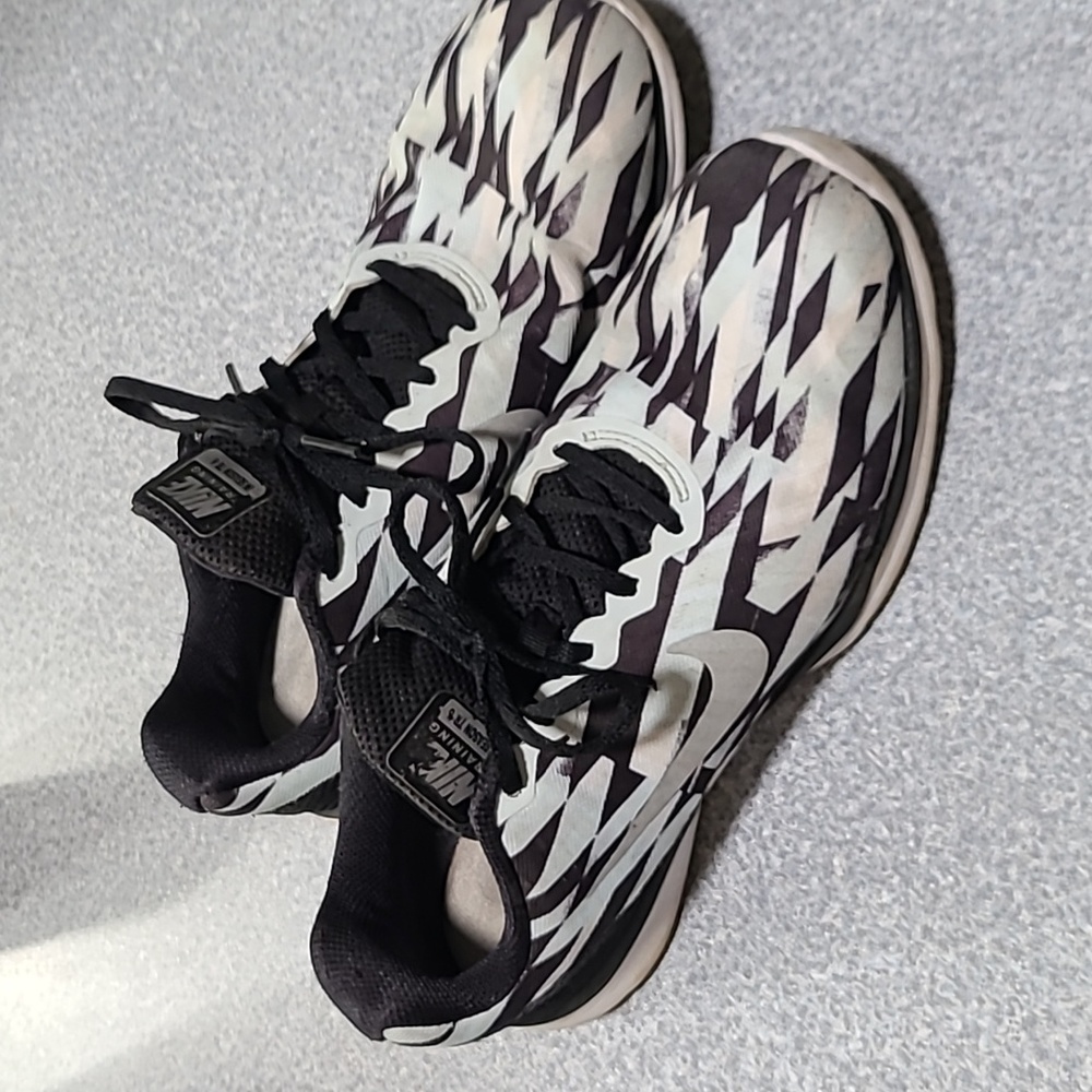 Nike tennis shoes